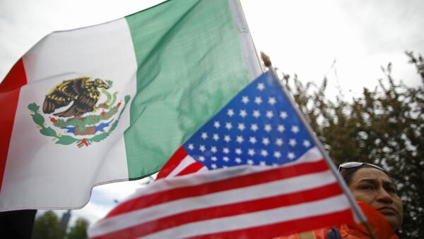 Banderas de México y EEUU - Sputnik Mundo
