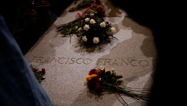 La tumba del dictador español Francisco Franco en El Valle de los Caídos, España - Sputnik Mundo