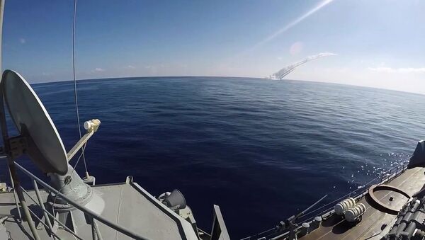 Submarinos de la Flota del Mar Negro lanzan disparos desde el mar Mediterráneo contra terroristas en territorio sirio (archivo) - Sputnik Mundo