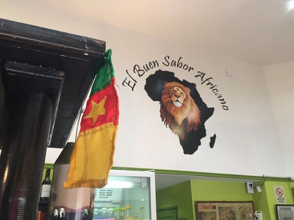 Interior del restaurante camerunés en Buenos Aires, El Buen Sabor Africano Interior del restaurante camerunés en Buenos Aires, El Buen Sabor Africano - Sputnik Mundo
