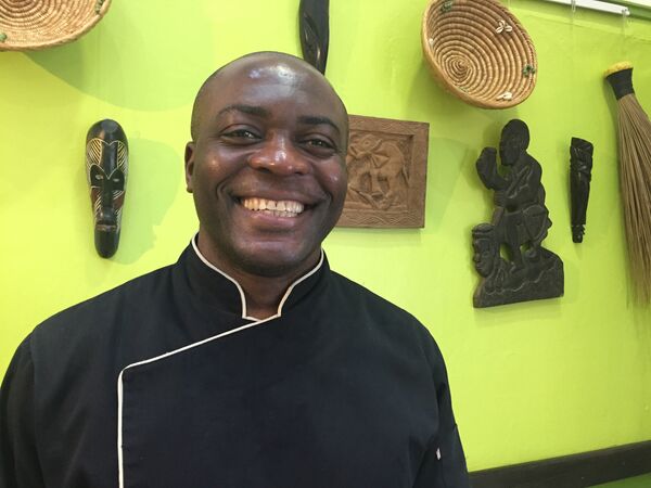 Chef Maxime Tankouo, de El Buen Sabor Africano, restaurante camerunés en Buenos Aires Chef Maxime Tankouo, de El Buen Sabor Africano, restaurante camerunés en Buenos Aires - Sputnik Mundo