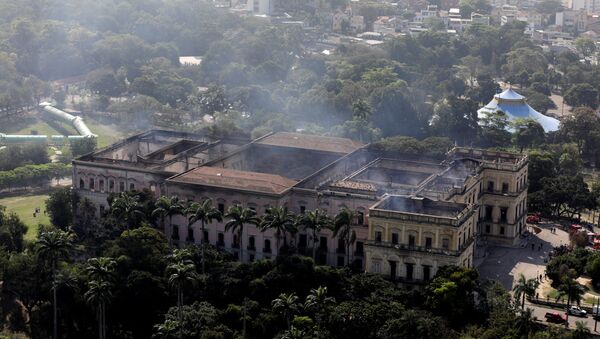 El Museo Nacional de Río de Janeiro tras incendio - Sputnik Mundo