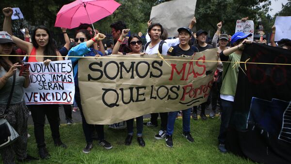 Protesta de estudiantes de la UNAM en México - Sputnik Mundo