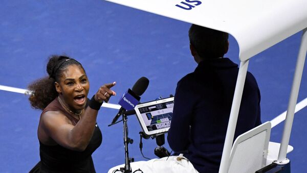 Serena Williams se encara con el árbitro de silla en el US Open - Sputnik Mundo