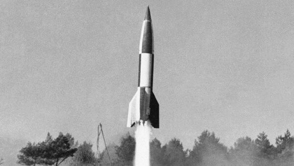 El primer misil balístico soviético R-1 - Sputnik Mundo