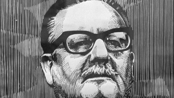 Una reproducción de la xilografía Allende, del artista Luis Miguel Valdes (Cuba). 1975. - Sputnik Mundo