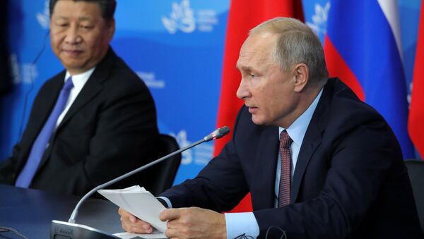 Vladímir Putin, presidente de Rusia, y Xi Jinping, presidente de China - Sputnik Mundo