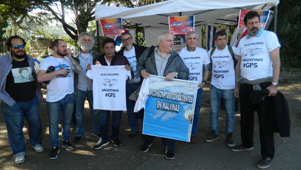 Excombatientes de Malvinas protestan contra puesto de las 'Falklands' en La Rural del Prado, Uruguay - Sputnik Mundo