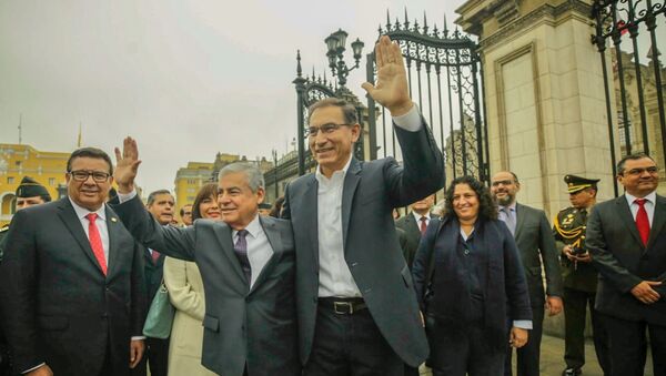 Martín Vizcarra, presidente de Perú junto al vicepresidente César Villanueva. - Sputnik Mundo