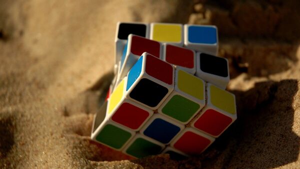 Un cubo de Rubik, referencial - Sputnik Mundo