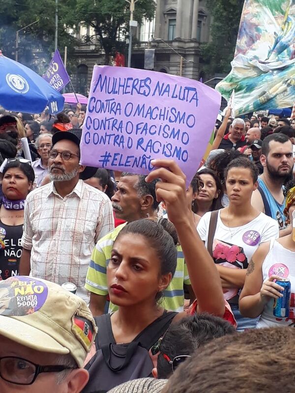 Protesta del movimiento feminista contra Jair Bolsonaro en Rio de Janeiro Protesta del movimiento feminista contra Jair Bolsonaro en Rio de Janeiro - Sputnik Mundo