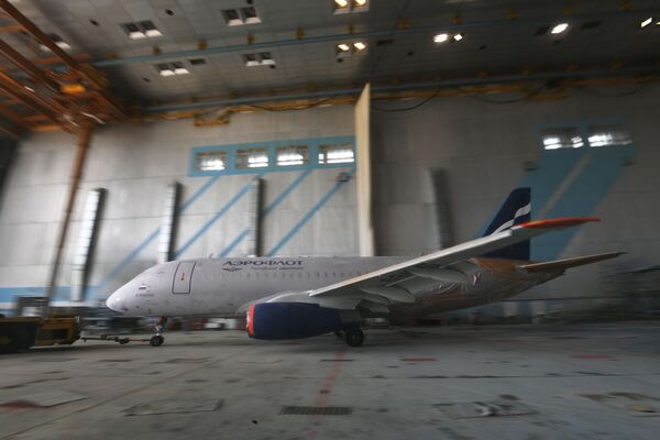 Así cobran vida los aviones Sukhoi SuperJet 100 de Aeroflot - Sputnik Mundo