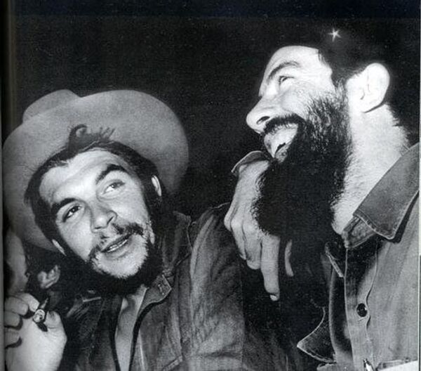 El Che Guevara y Camilo Cienfuegos - Sputnik Mundo