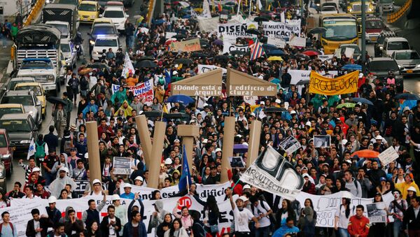 Protestas de estudiantes en Bogotá, Colombia - Sputnik Mundo