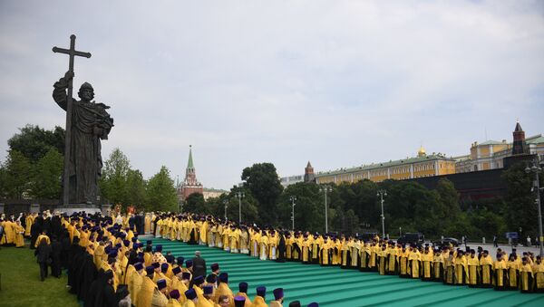 Procesión festiva en Moscú con motivo del 1030 aniversario del Bautismo de Rusia - Sputnik Mundo