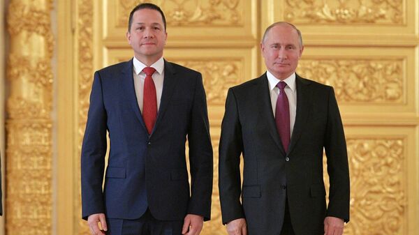 El embajador de Venezuela en Rusia, Carlos Rafael Faría Tortosa, y el presidente de Rusia, Vladímir Putin en la ceremonia de recepción de cartas credenciales de los embajadores - Sputnik Mundo