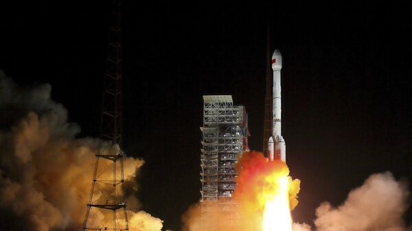 Lanzamiento de un cohete portador de dos satélites Beidou (archivo) - Sputnik Mundo