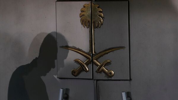 La puerta del Consulado General de Arabia Saudí en Estambul, Turquía - Sputnik Mundo