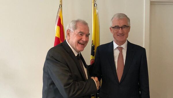 El consejero de Exteriores de la Generalitat, Ernest Maragall, y el presidente de Flandes, Geert Bourgeois - Sputnik Mundo
