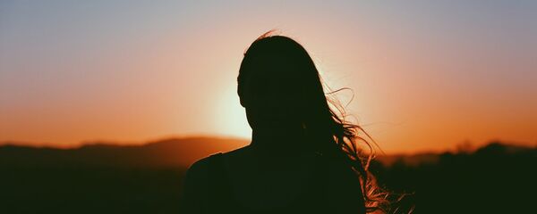 Silueta de una mujer Silueta de una mujer - Sputnik Mundo
