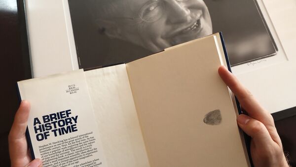 Un libro de Stephen Hawking que se ofrecerá en una serie de subastas - Sputnik Mundo