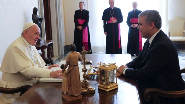 El papa Francisco con el presidente de Colombia, Iván Duque - Sputnik Mundo