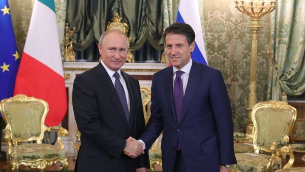 El presidente ruso, Vladímir Putin, y el primer ministro italiano, Giuseppe Conte - Sputnik Mundo