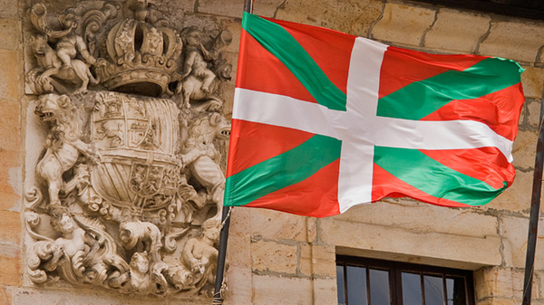 Bandera oficial del País Vasco adoptada por el Estatuto de Autonomía de 1979 - Sputnik Mundo