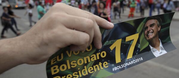 Un sticker con la imagen de Jair Bolsonaro Un sticker con la imagen de Jair Bolsonaro - Sputnik Mundo
