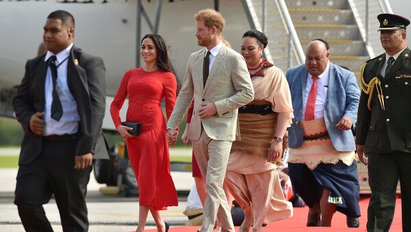 Meghan Markle y el príncipe Harry visitan Tonga - Sputnik Mundo