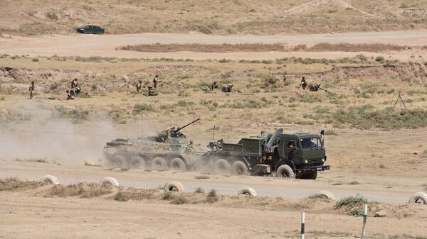 Los vehículos blindados de la 201 base militar rusa emplazada en Tayikistán - Sputnik Mundo