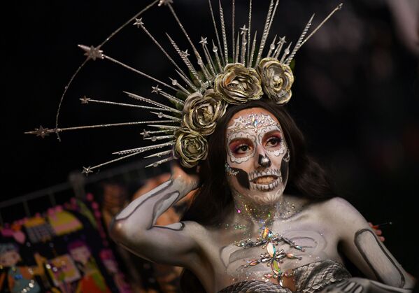 Desfile en honor al Día de Muertos en EEUU Desfile en honor al Día de Muertos en EEUU - Sputnik Mundo