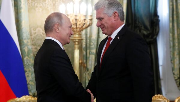 El presidente de Rusia, Vladímir Putin, y el presidente cubano, Miguel Díaz-Canel Bermúdez, en Moscú - Sputnik Mundo