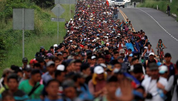 Parte de la caravana de migrantes centroamericanos en México - Sputnik Mundo