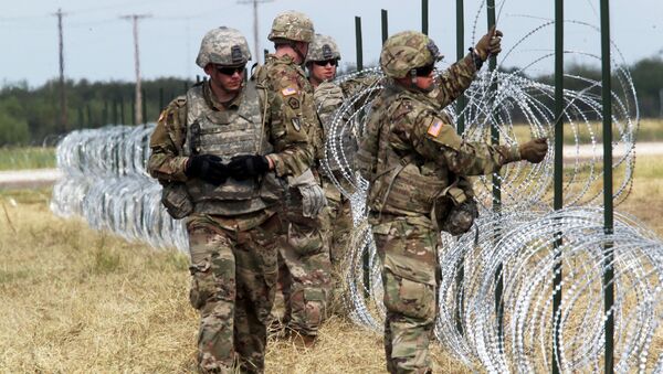 Militares de EEUU en la frontera con México - Sputnik Mundo