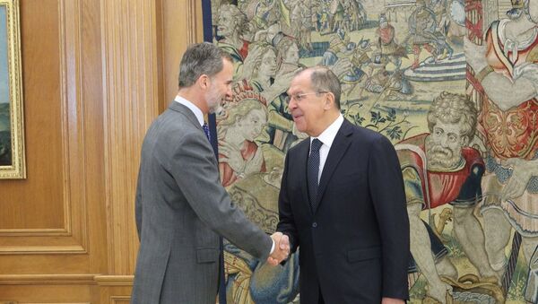 El monarca español, Felipe VI, y el ministro de Asuntos Exteriores de Rusia, Serguéi Lavrov - Sputnik Mundo