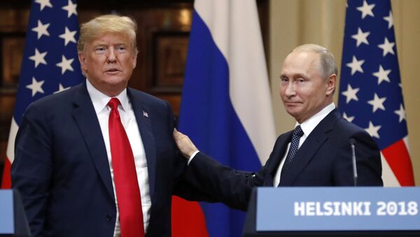 Los presidentes de EEUU, Donald Trump, y Rusia, Vladímir Putin, sostienen un encuentro el 16 de julio de 2018 en Helsinki (Finlandia) - Sputnik Mundo