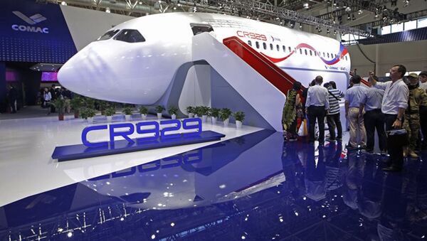 El avión ruso-chino CR929-600 presentado en el Salón Internacional de Aeronáutica de Zhuhai (China) - Sputnik Mundo