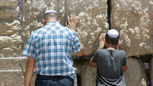 Judíos rezan en el Muro de las Lamentaciones, en Jerusalén - Sputnik Mundo
