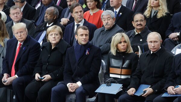 Donald Trump, Angela Merkel, Emmnuel Macron, Brigitte Macron y Vladímir Putin - Sputnik Mundo