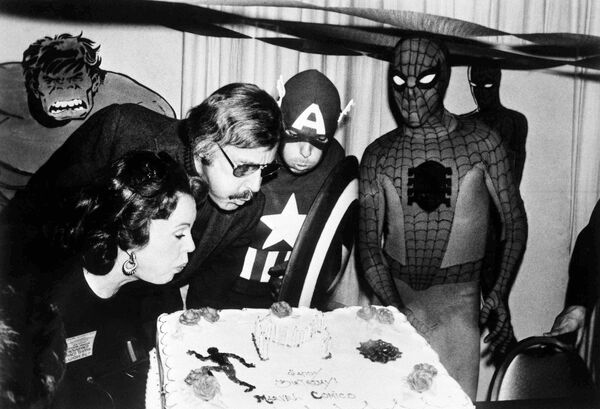 El legendario editor de Marvel Stan Lee: una vida en imágenes - Sputnik Mundo