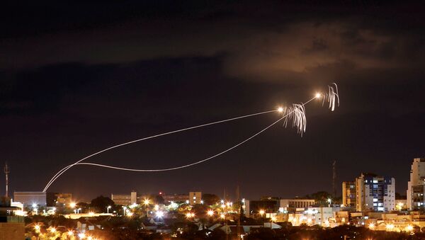 La Cúpula de Hierro intercepta misiles lanzados desde la Franja de Gaza - Sputnik Mundo