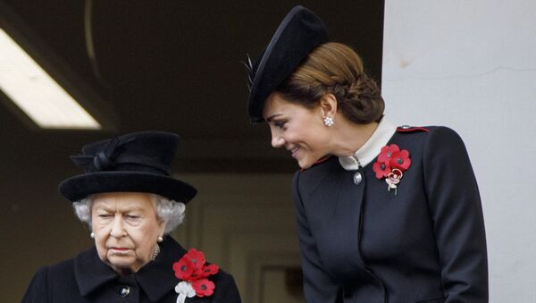 Reina Isabel junto a Kate Middleton el Día de Recuerdo - Sputnik Mundo