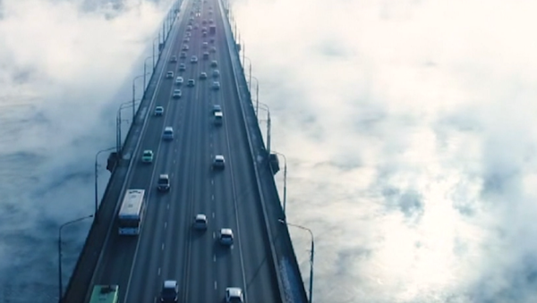 Una niebla 'apocalíptica' se cierne sobre un puente en Rusia - Sputnik Mundo