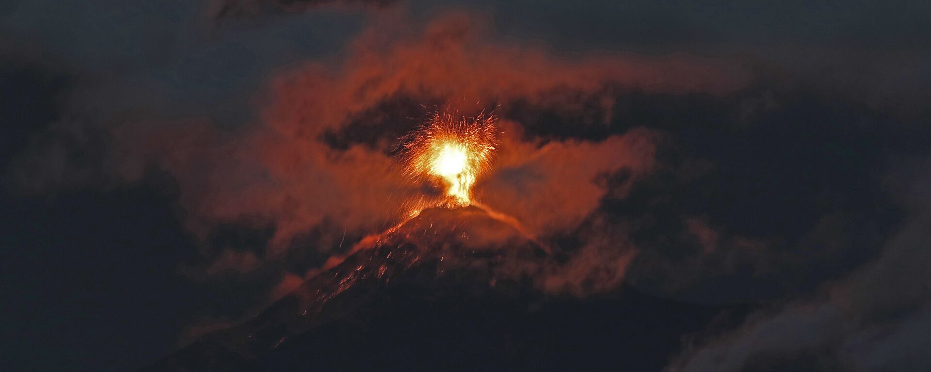 Erupción del volcán de Fuego en Guatemala - Sputnik Mundo, 1920, 12.11.2019