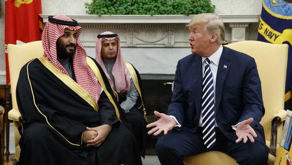 El presidente de EEUU, Donald Trump y el príncipe heredero de Arabia Saudí, Mohammed bin Salman - Sputnik Mundo