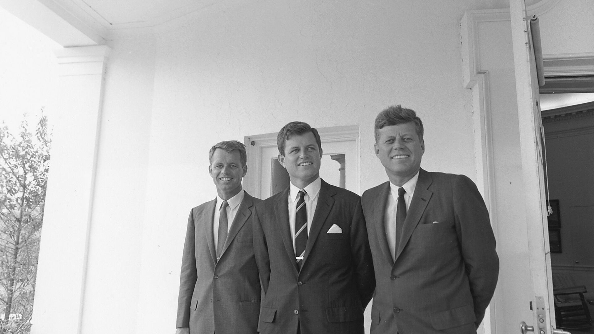 El expresidente de EEUU, John F. Kennedy, junto a sus hermanos - Sputnik Mundo, 1920, 14.01.2022