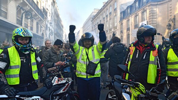 Las protestas de los chalecos amarillos en Francia - Sputnik Mundo