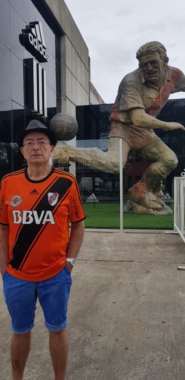 Luis Ramón Gómez Soto, el gallibosti hincha de Boca y River Luis Ramón Gómez Soto, el gallibosti hincha de Boca y River - Sputnik Mundo