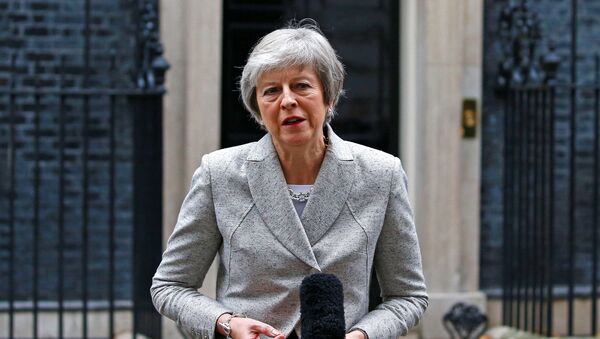 Britain's Prime Minister Theresa May addresses the media outside 10 Downing Street in London, Britain, November 22, 2018. - Sputnik Mundo